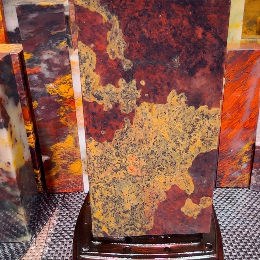 石材桂林鸡血玉贵妃料