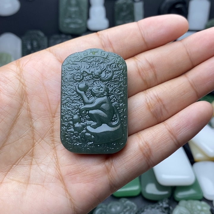 用***2和田玉未镶嵌颈饰