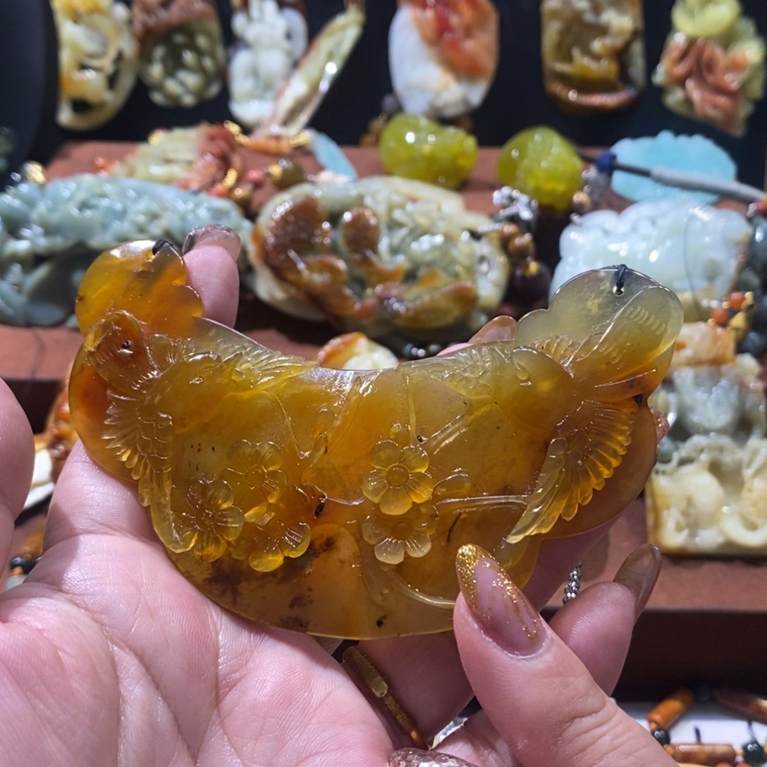 蛇纹石玉颈饰未镶嵌