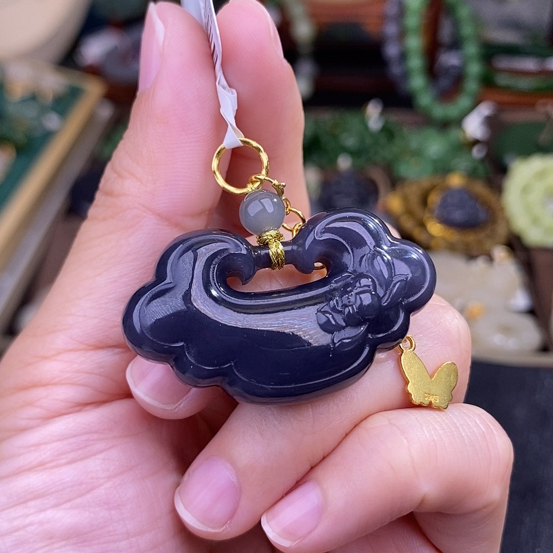 和田玉烟紫老料如意锁清货价未镶嵌