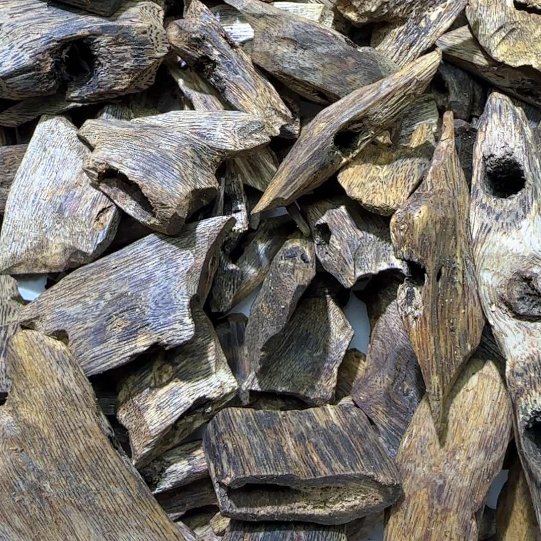 沉香沉香碎屑寶*雨海南白棋沉香原材料多样性发11.8+