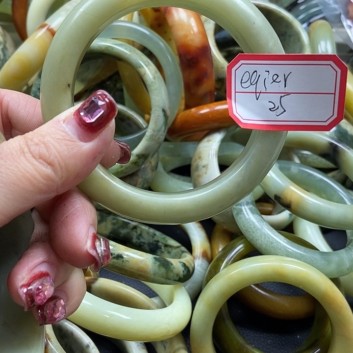 蛇纹石玉手镯未镶嵌e***r