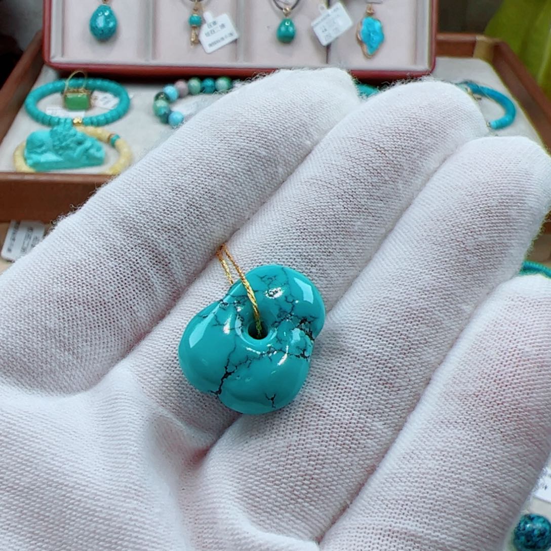 绿松石挂件未镶嵌1个