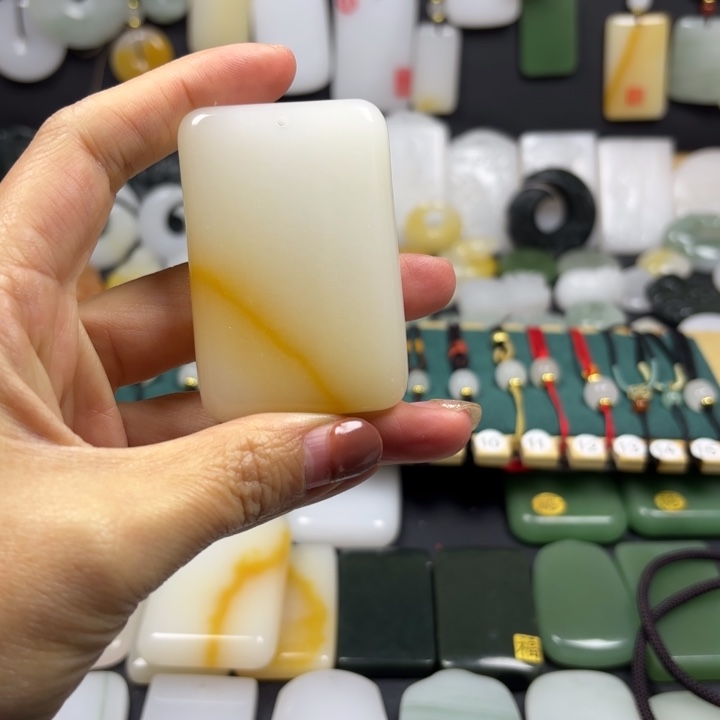 ᝰ***中石英质玉（金丝玉）未镶嵌颈饰