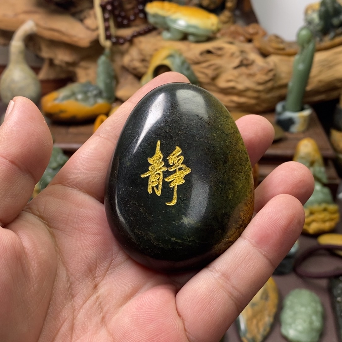 未镶嵌岫岩河磨玉（透闪石质玉）挂件