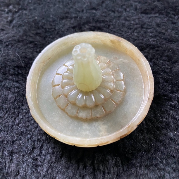 14A22 明 白玉带沁莲花香插