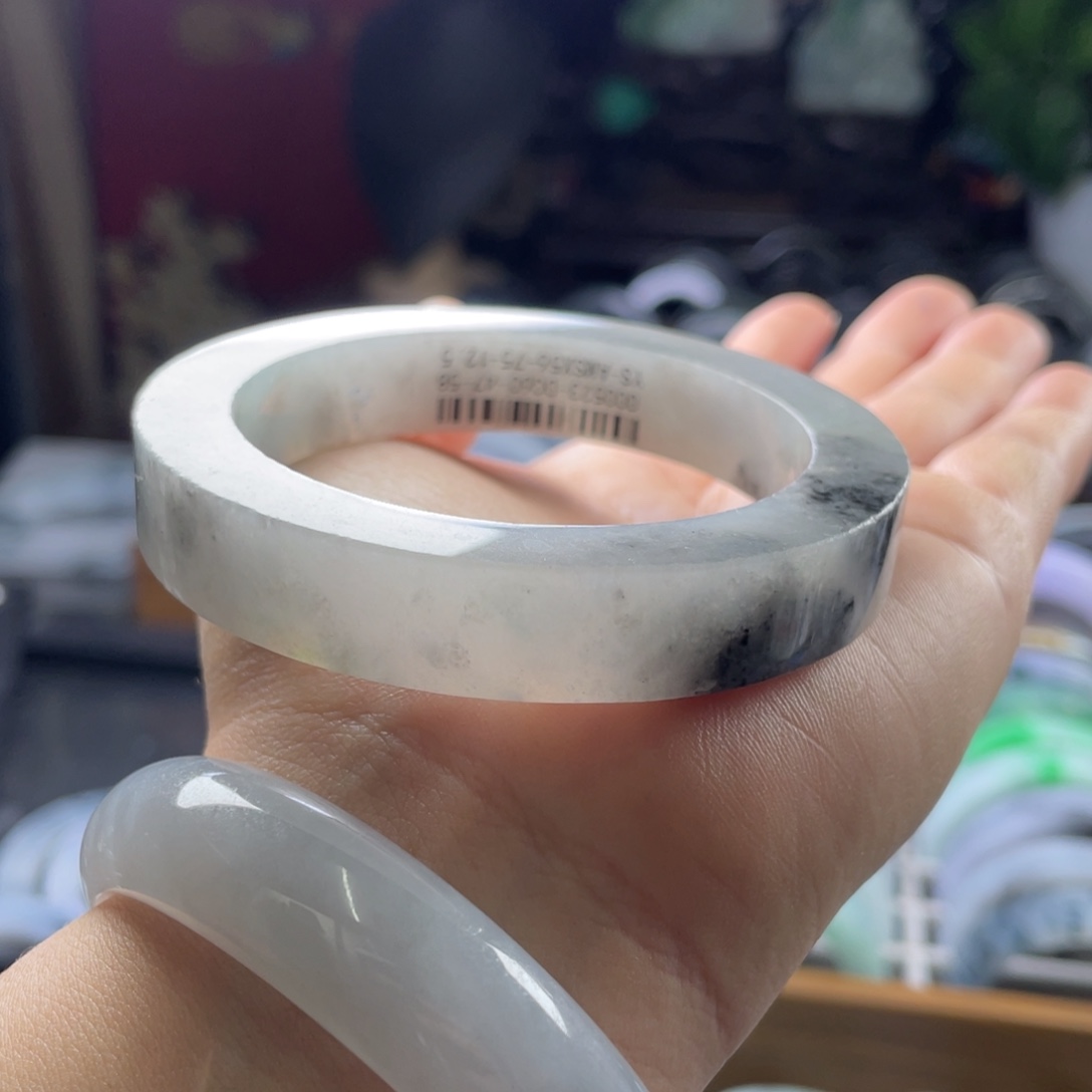 定制翡翠未镶嵌翡翠手镯