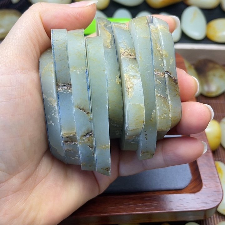 &***&和田玉未镶嵌颈饰