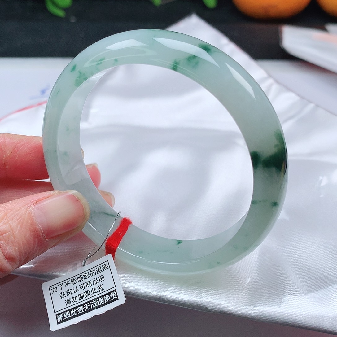 翡翠手镯未镶嵌57圈