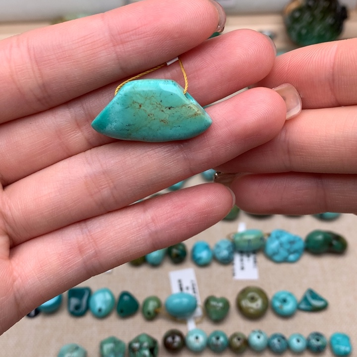 绿松石未镶嵌珠宝奇石