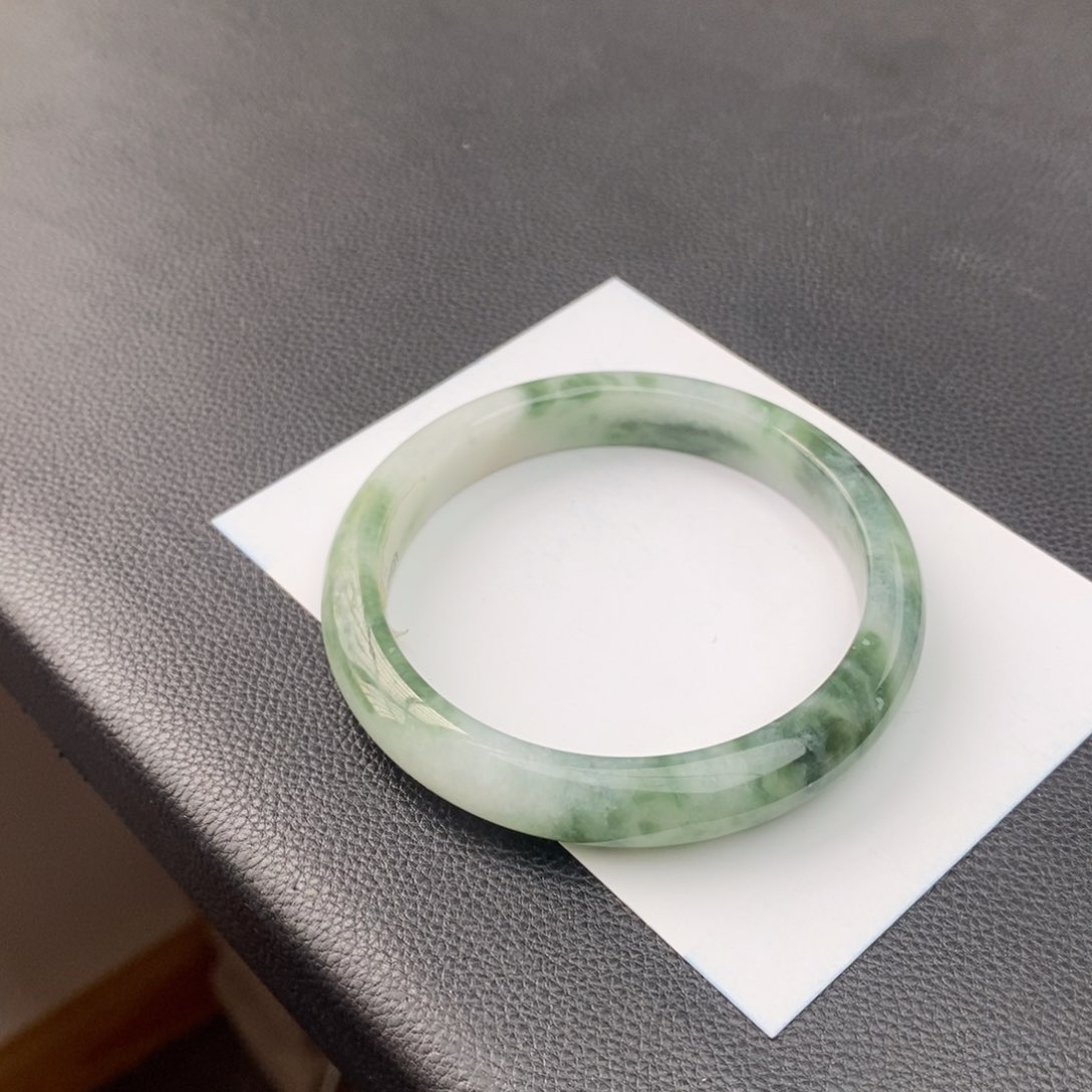 翡翠手镯未镶嵌天然翡翠手镯4