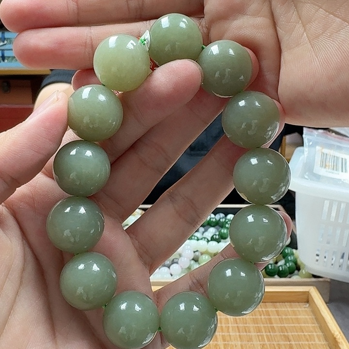手串未镶嵌和田玉且末黄卡18圆形