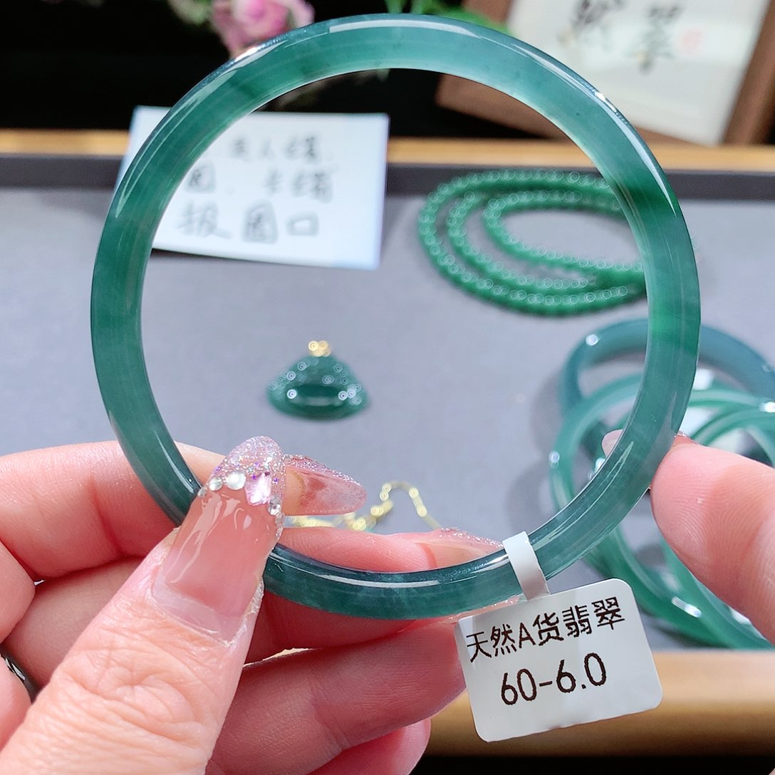 翡翠手镯（圆镯）未镶嵌