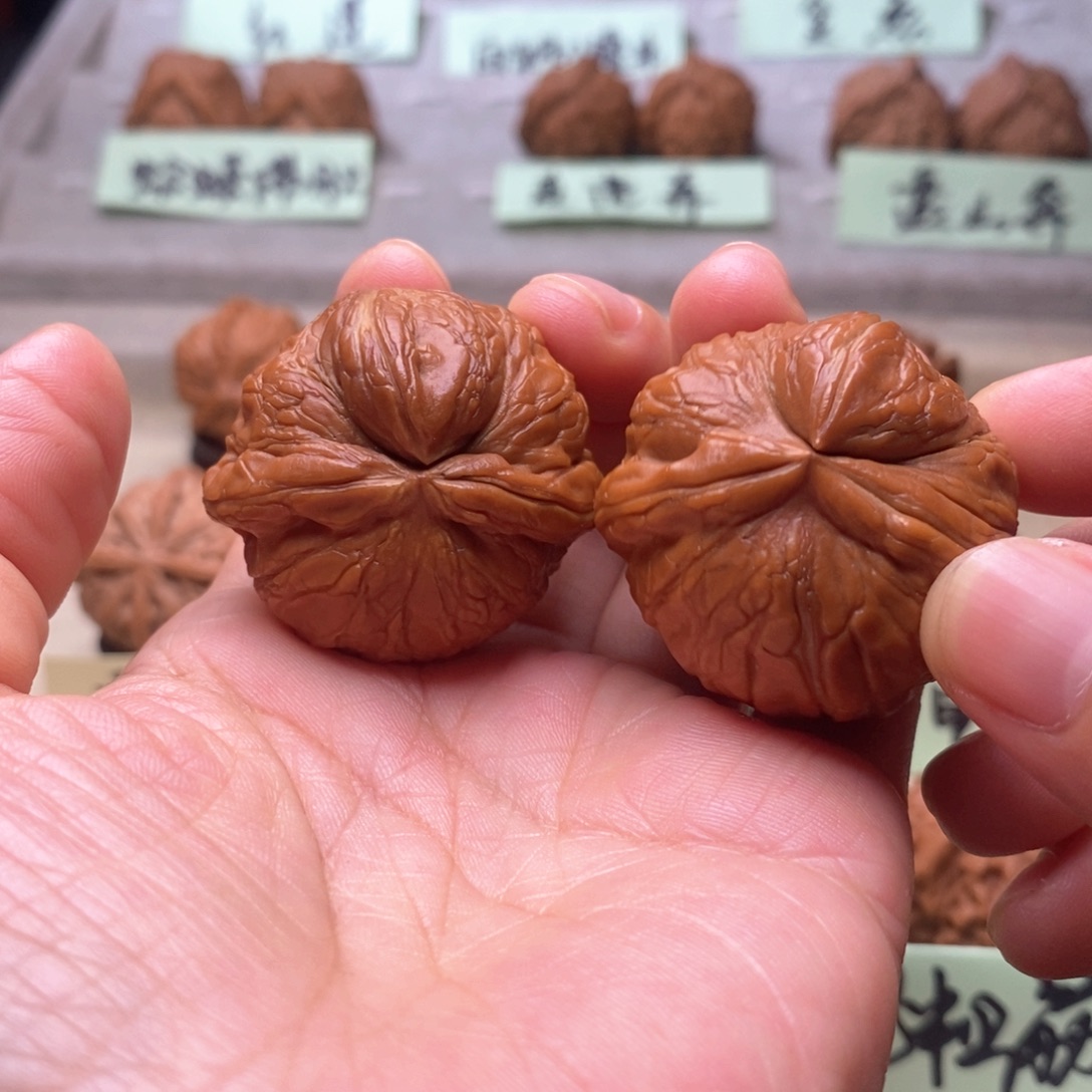 用***5把件文玩核桃独占鳌头