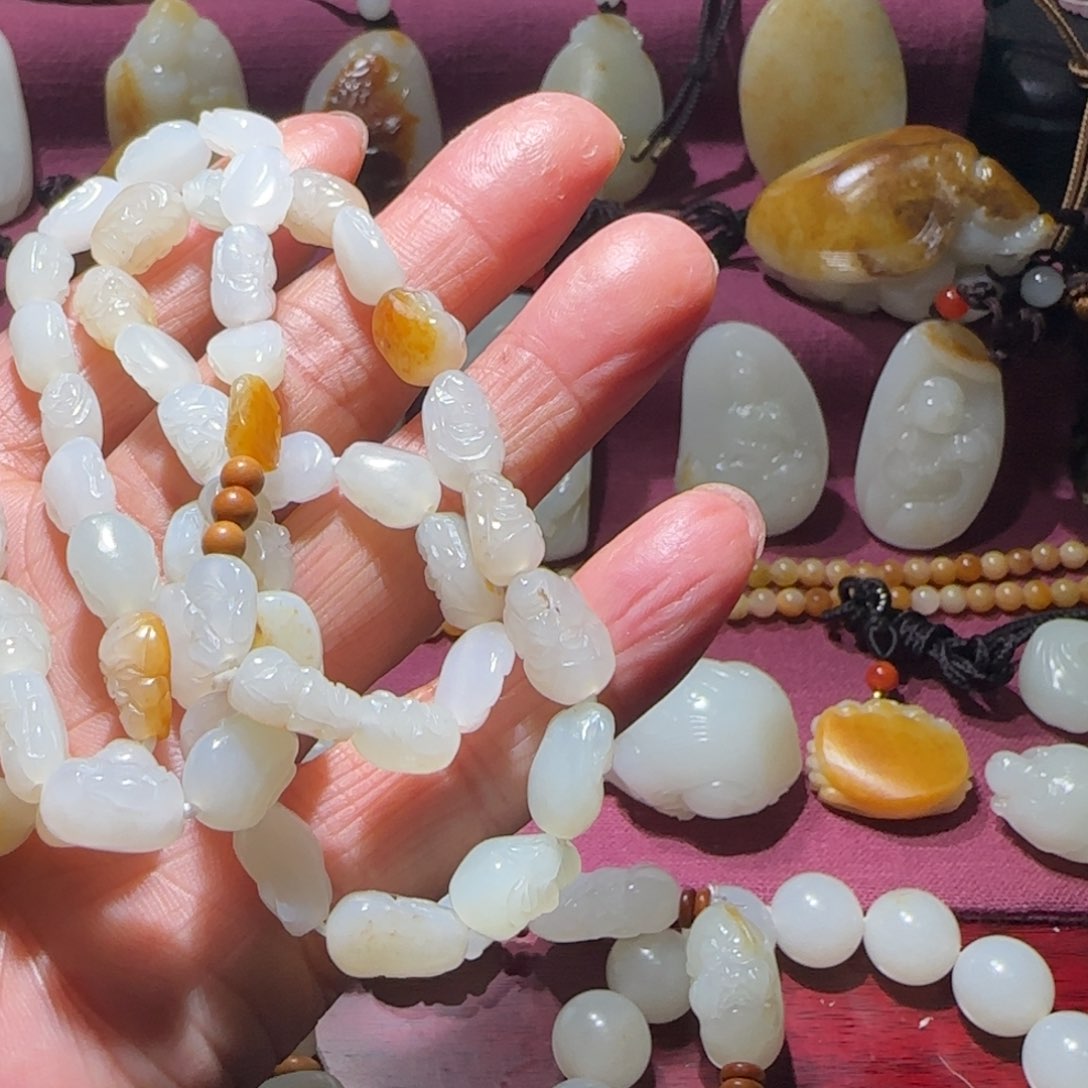 和田玉颈饰未镶嵌红*