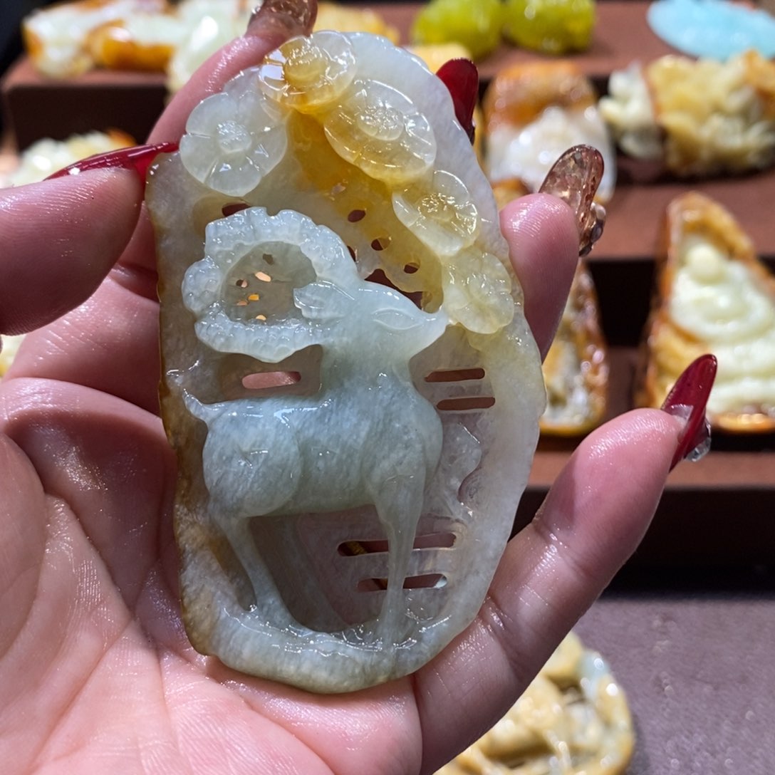 蛇纹石玉颈饰未镶嵌