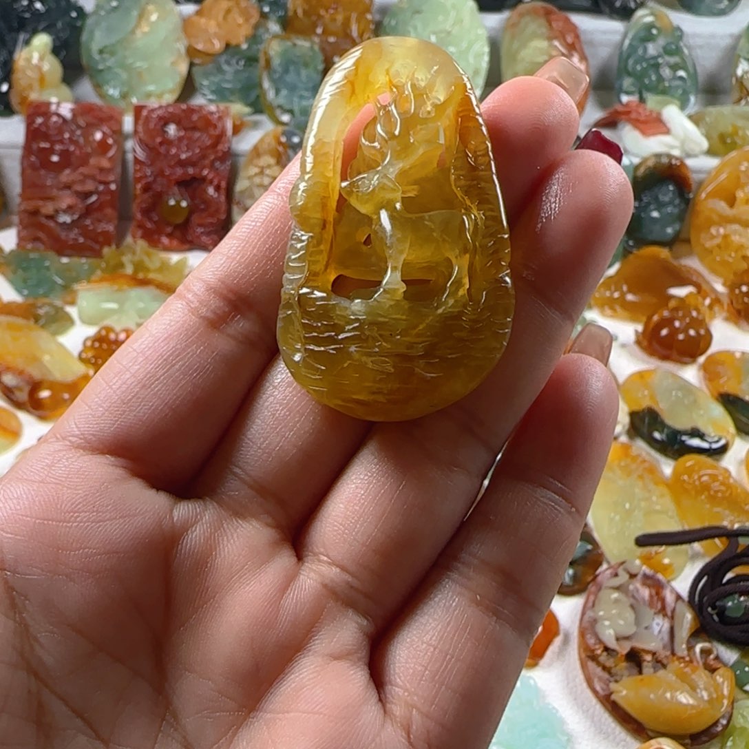 蛇纹石玉颈饰未镶嵌