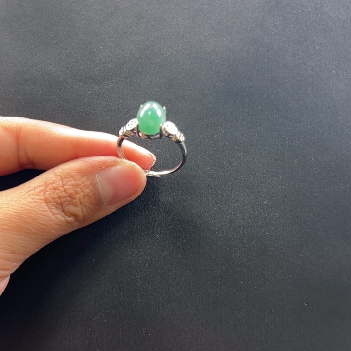 紫***e石英质玉未镶嵌戒指