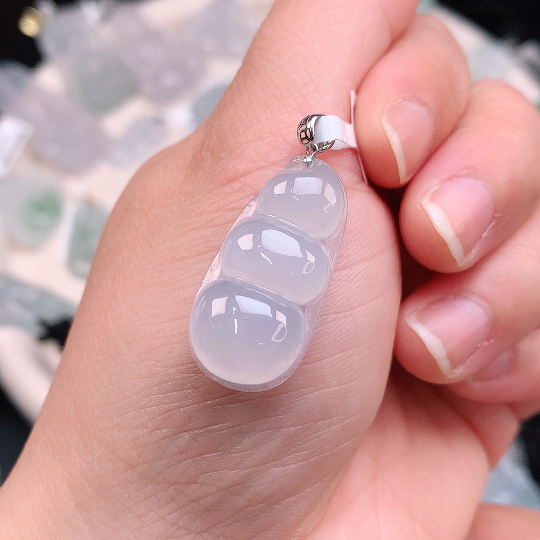 翡翠颈饰18K金镶嵌冰胶豆子