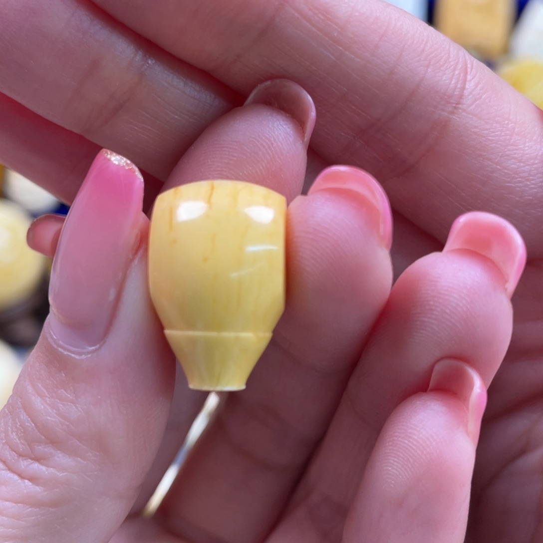 蜜蜡裸石未镶嵌有****言琥珀蜜蜡