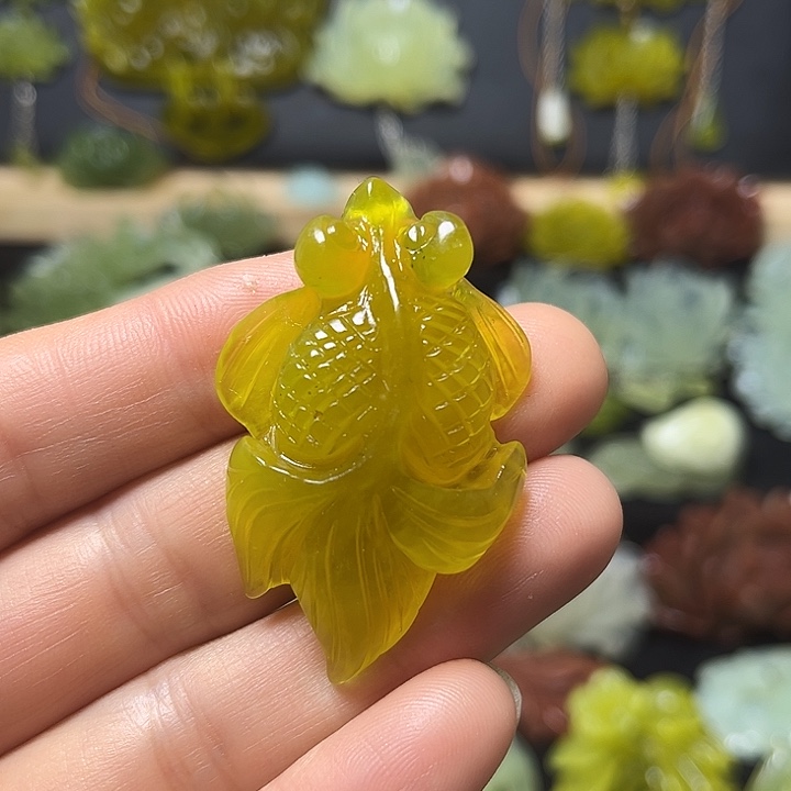 蛇纹石玉未镶嵌颈饰
