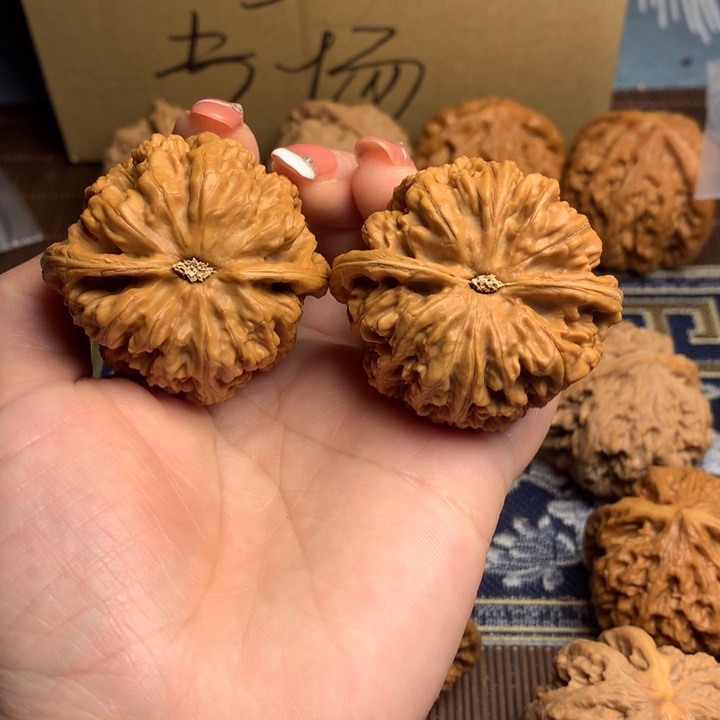 吊坠文玩核桃建****”粗筋