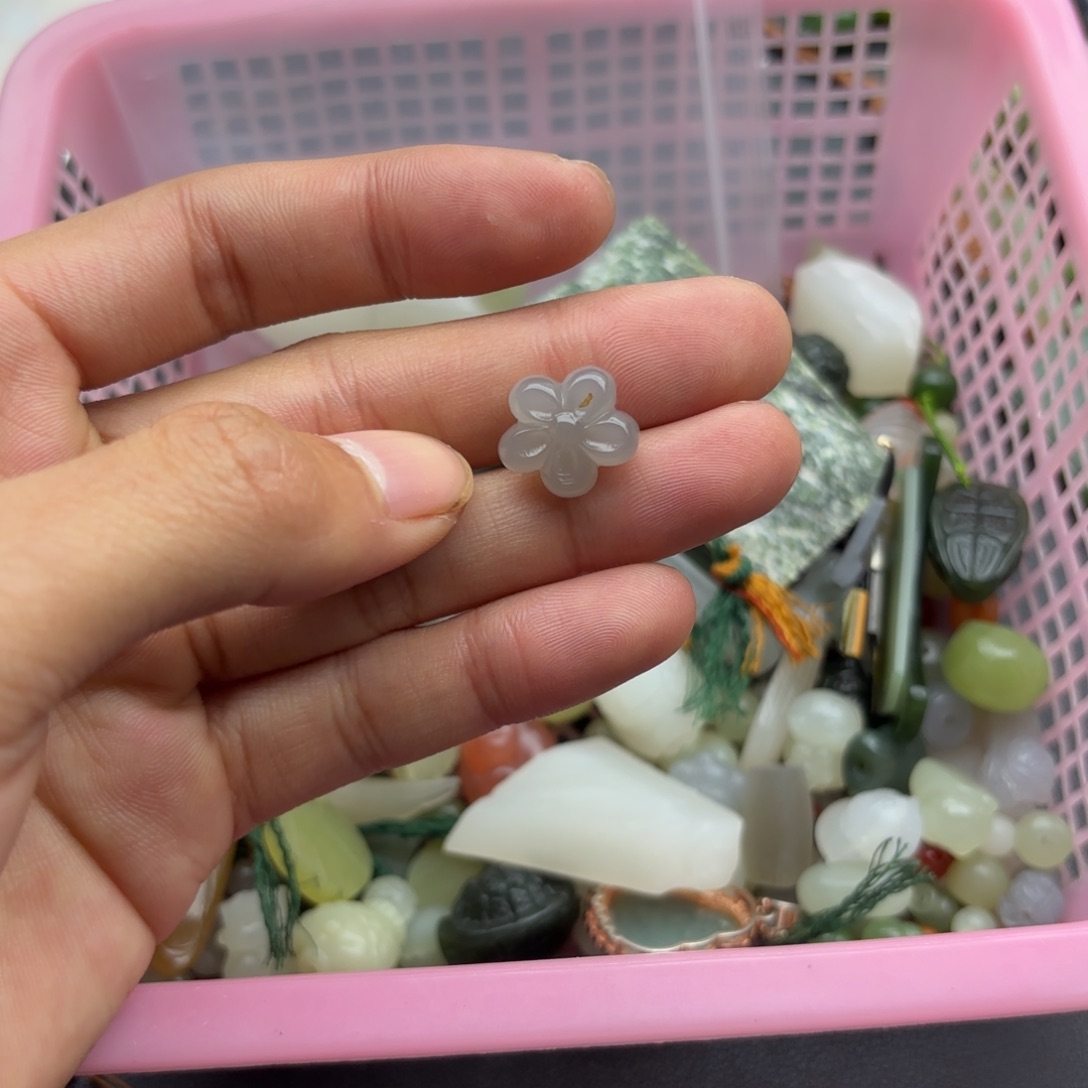 丫***头和田玉未镶嵌颈饰