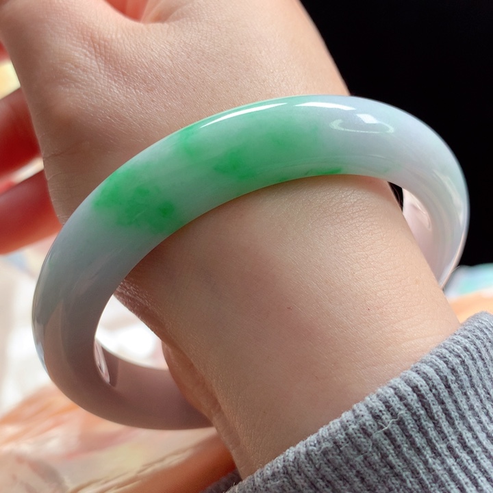 翡翠手镯未镶嵌飘阳绿31捡漏