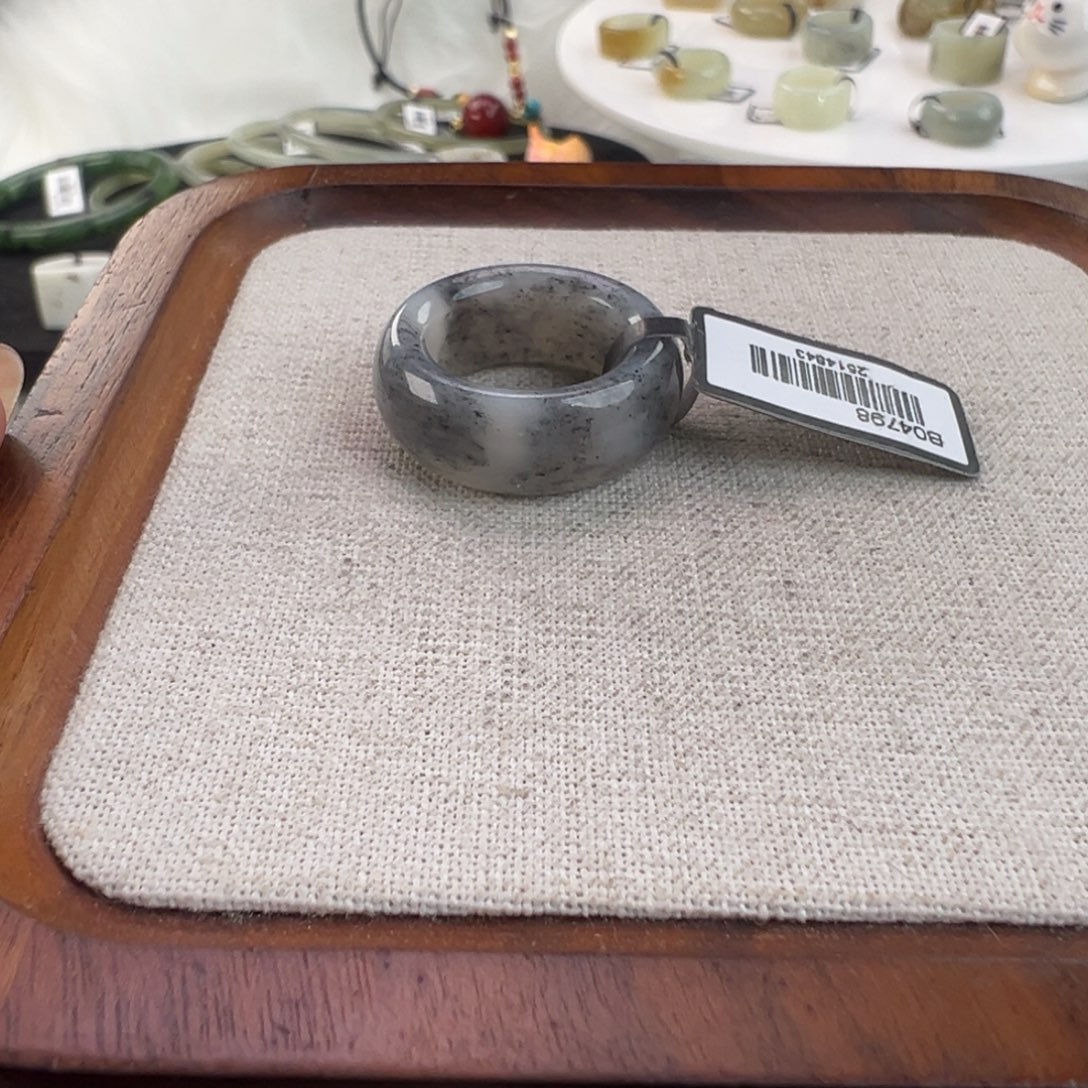 和田玉未镶嵌戒指w98飘墨轮胎16.4不退换