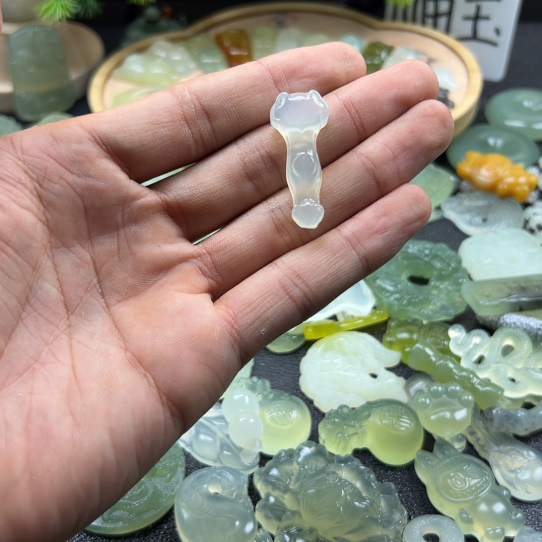紫***诺未镶嵌蛇纹石玉颈饰打孔手链