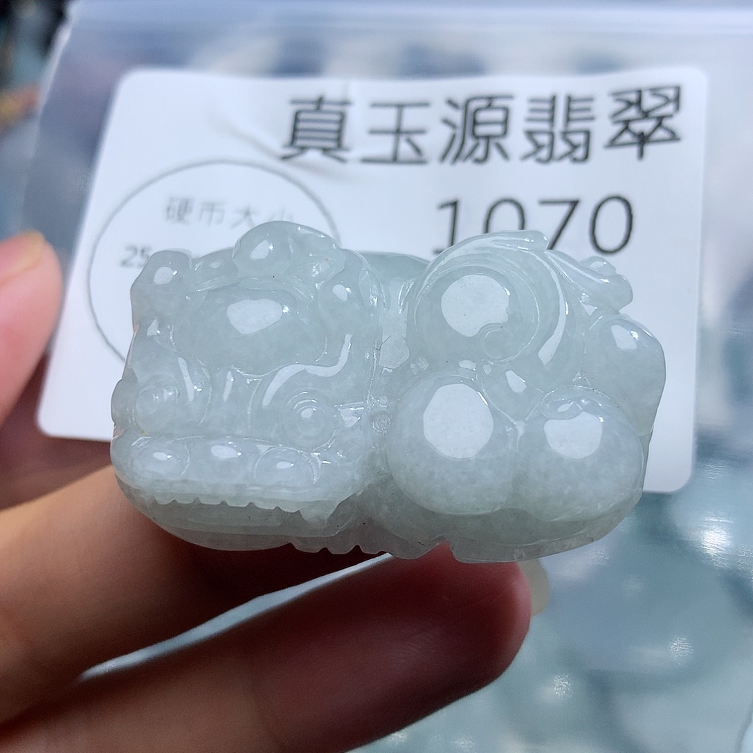 翡翠未镶嵌颈饰1070。