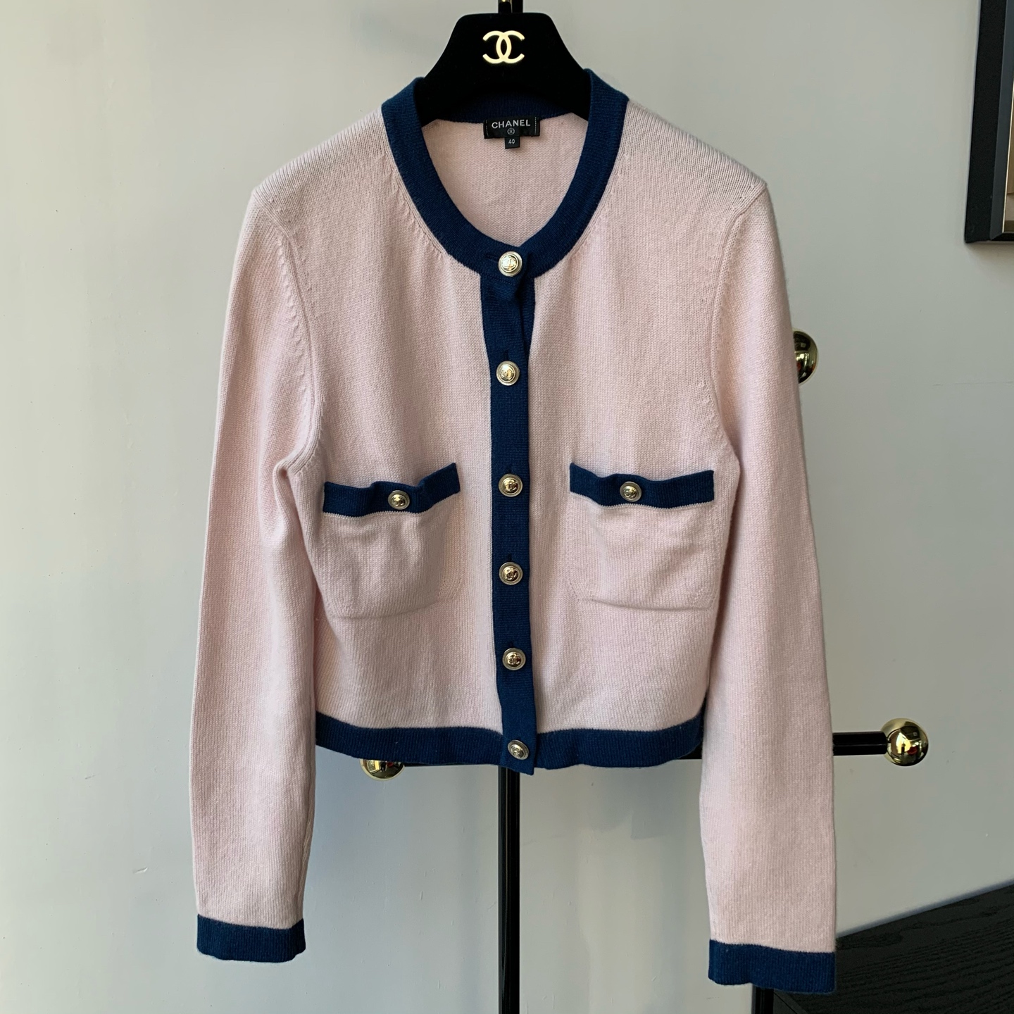 99新 Chanel/香奈儿 粉蓝拼色双口袋双clogo金扣针织羊绒开衫40码