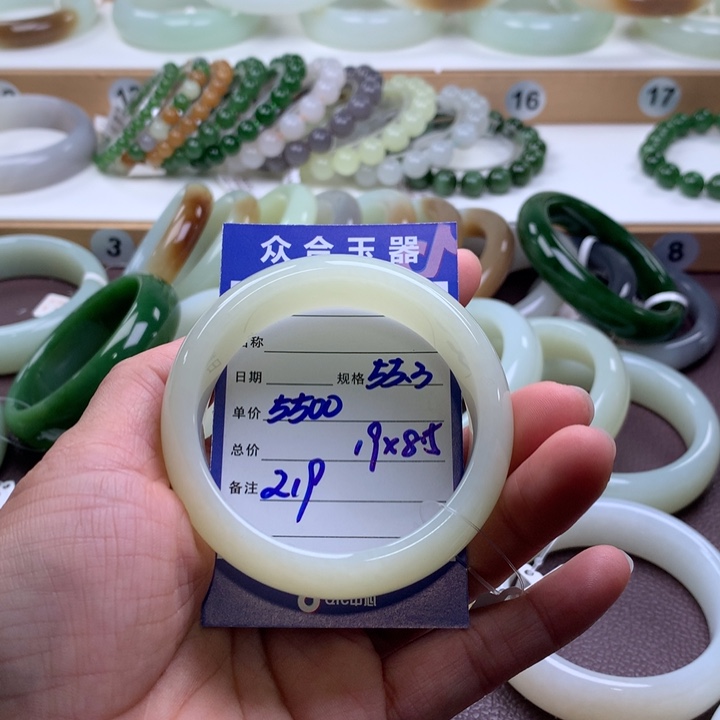 c***r和田玉未镶嵌手镯