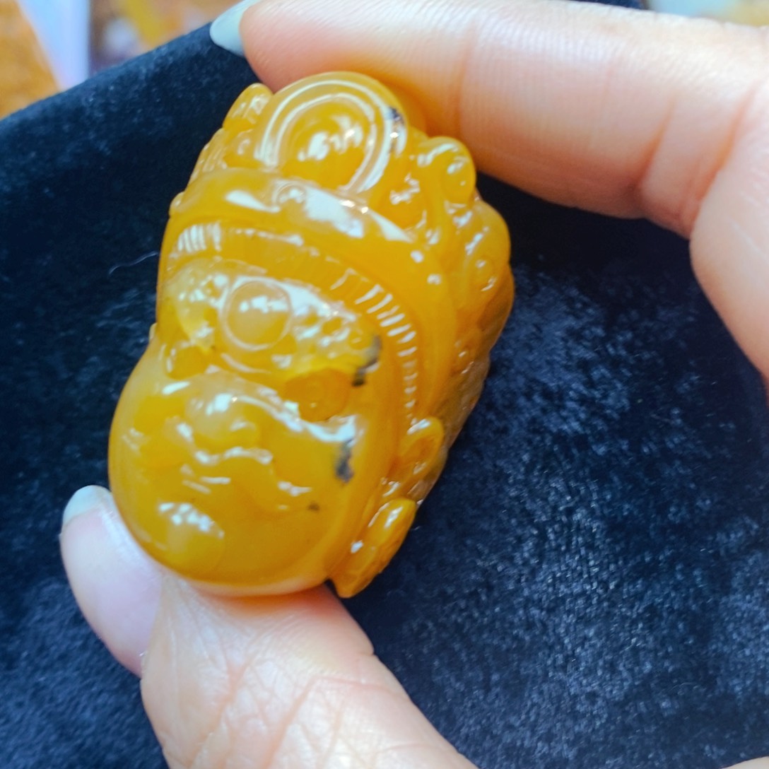 未镶嵌石英质玉（黄龙玉）颈饰