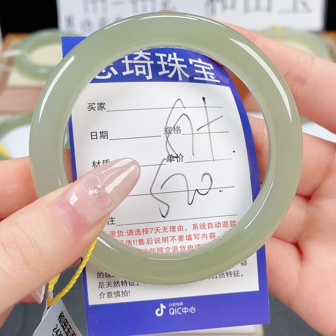 和田玉手镯未镶嵌