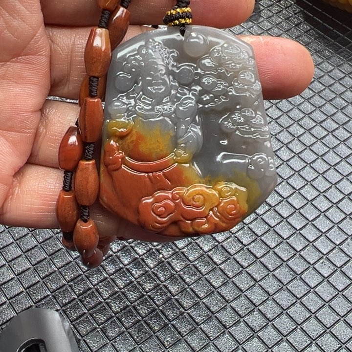 石英质玉（黄龙玉）颈饰未镶嵌