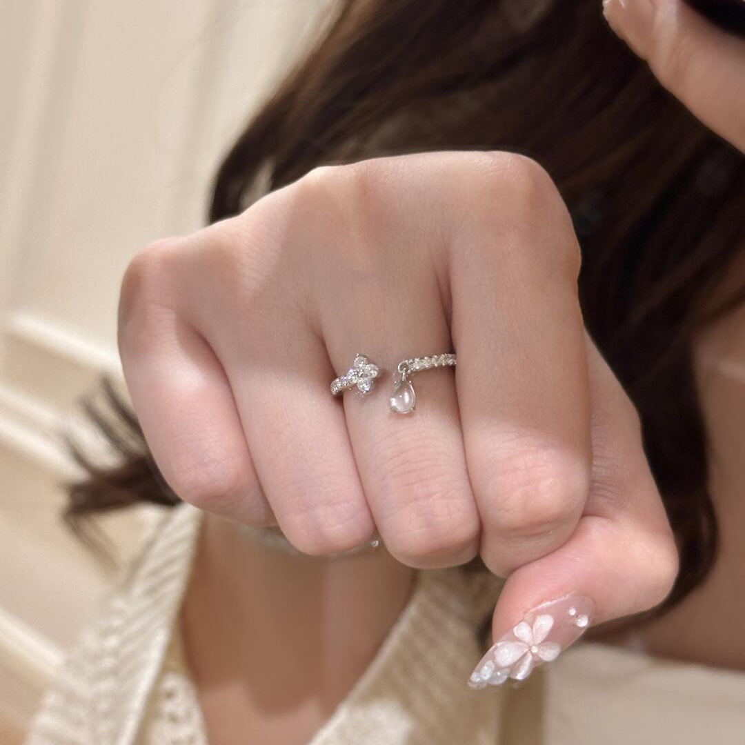 铜合金戒指 梅姐饰品b131 四叶花水滴流苏戒指轻奢高级感开口指环