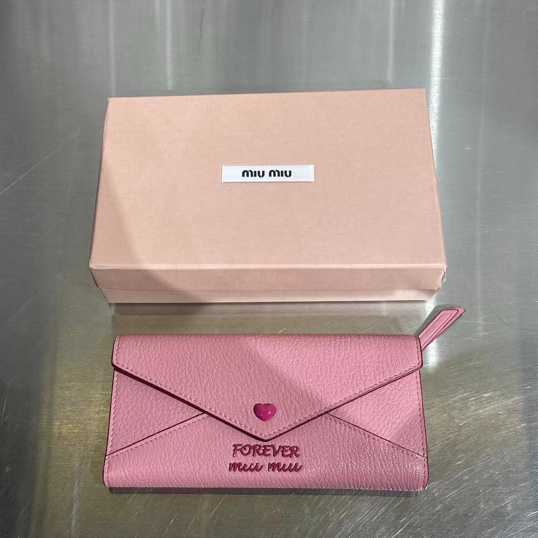 未使用 MIU MIU/缪缪 miumiu爱心香猪粉钱包/全新/原盒