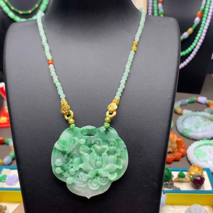 翡翠未镶嵌颈饰翡翠锁牌