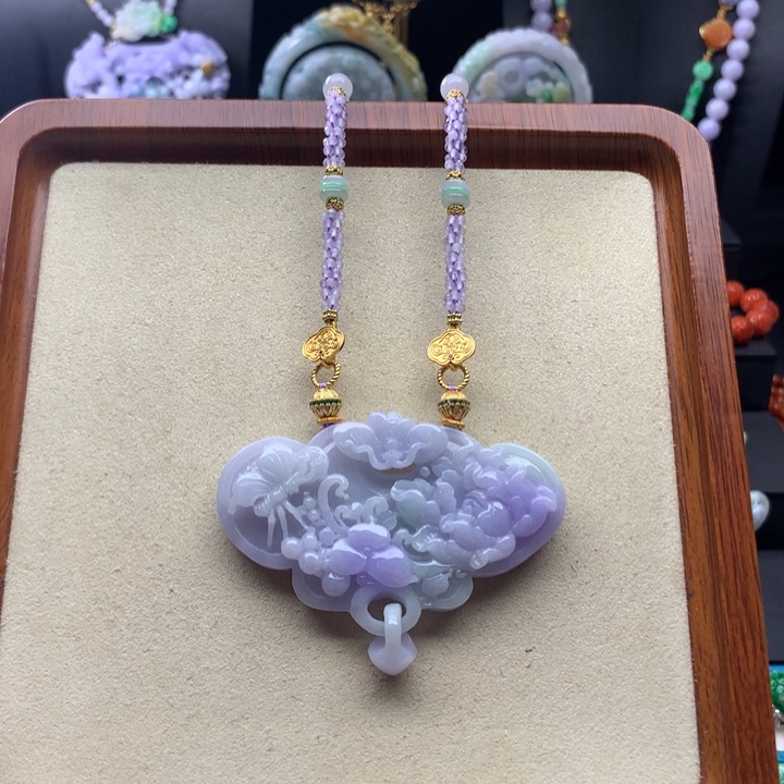 翡翠颈饰未镶嵌紫翡花牌