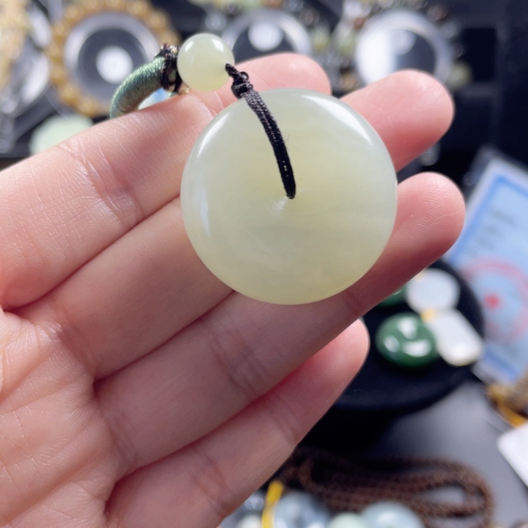 和田玉颈饰未镶嵌流**浪