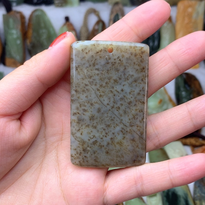 岫岩老玉（透闪石质玉）挂牌未镶嵌