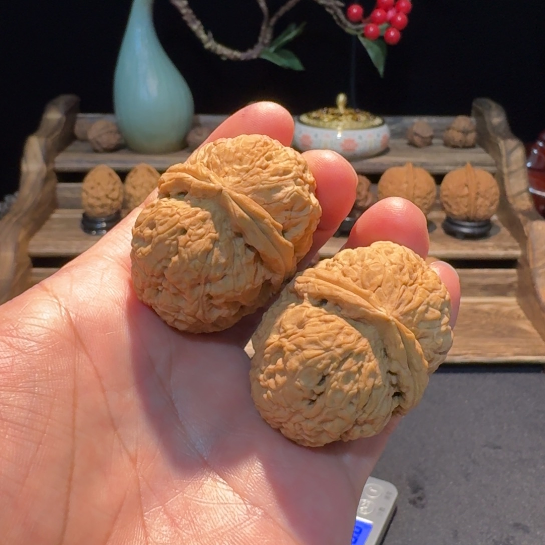 文玩核桃把件云南铁核桃56