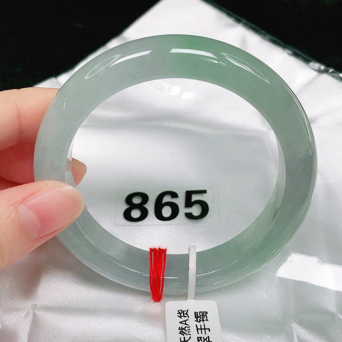 翡翠手镯未镶嵌翡翠手镯未镶嵌