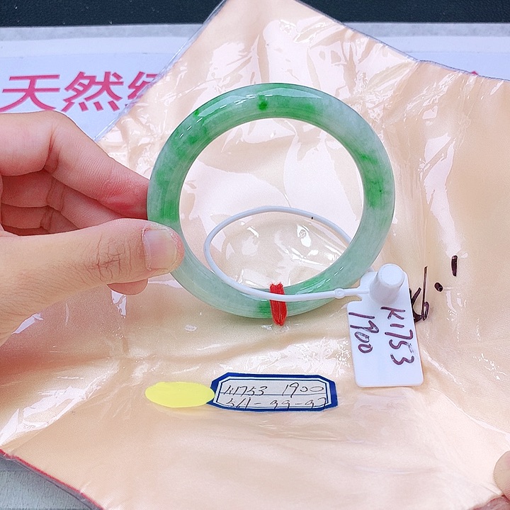 未镶嵌手镯翡翠我
