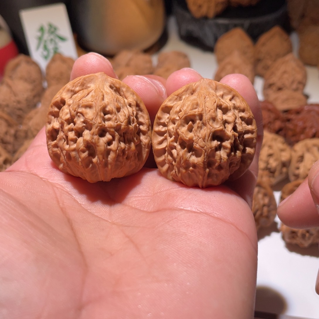 文玩核桃吊坠荷叶底