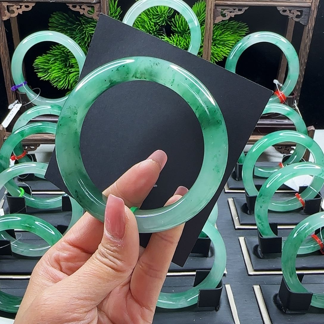 石英质玉手镯未镶嵌李**～