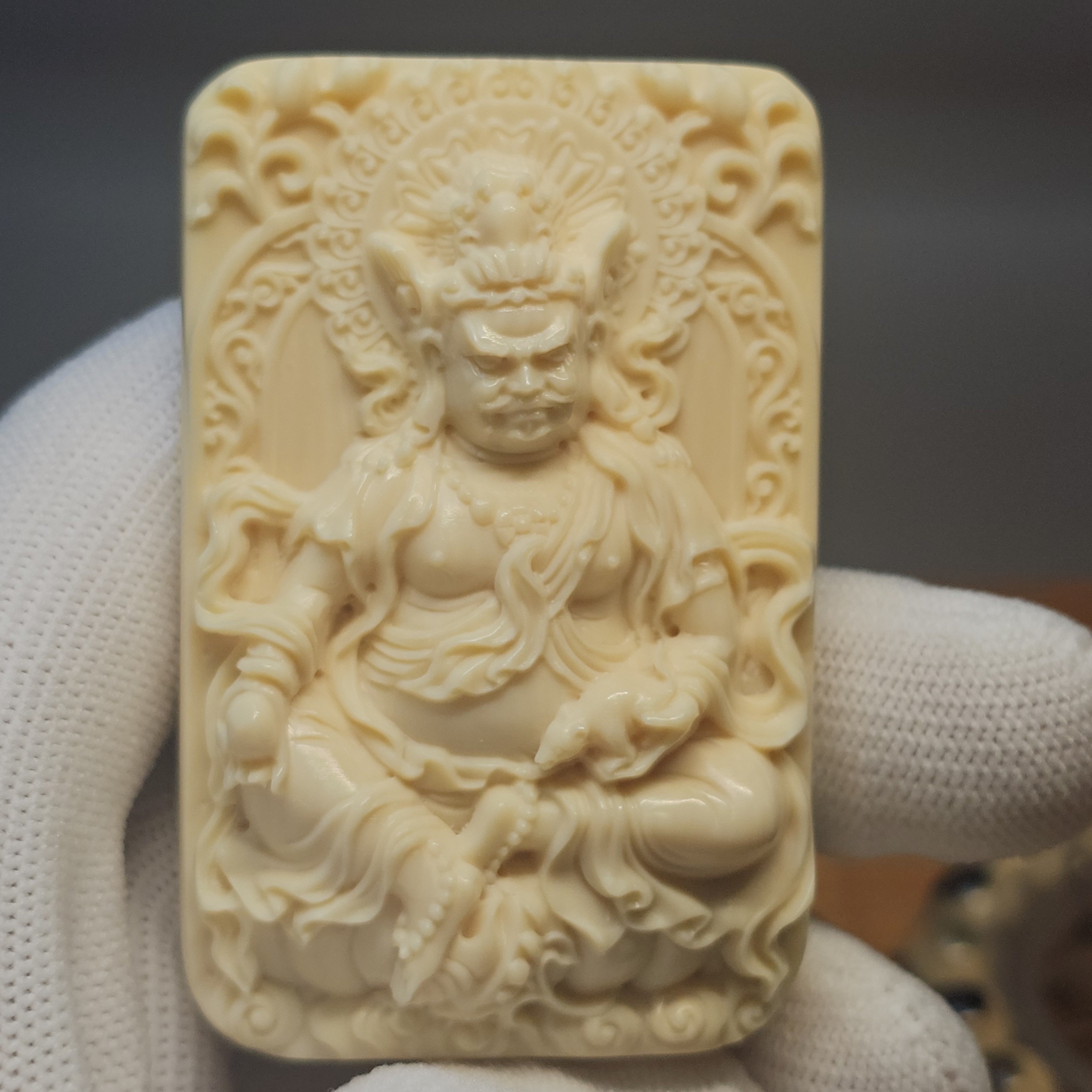 天然猛犸牙手工黄财神吊坠