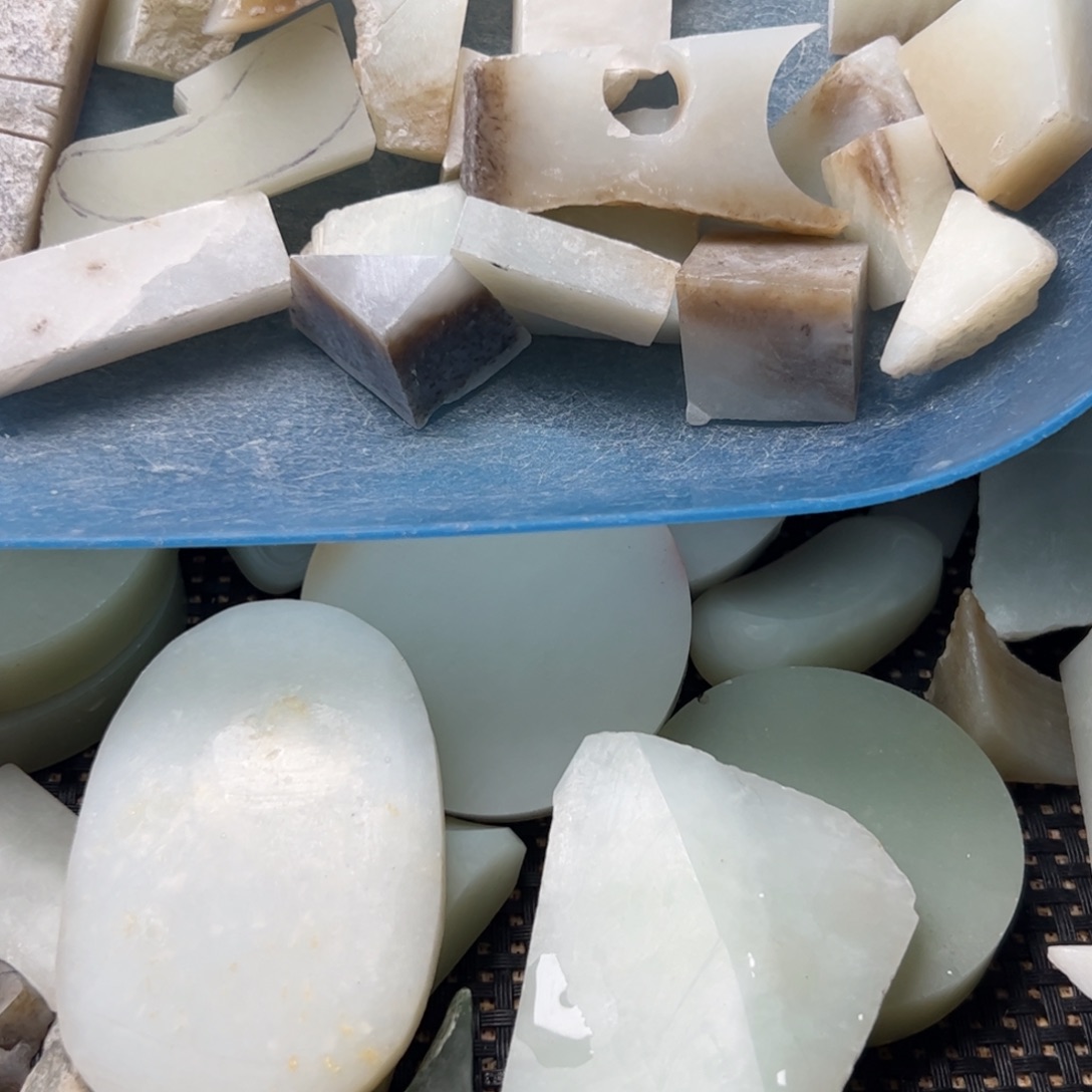 和田玉未镶嵌项链瑕疵