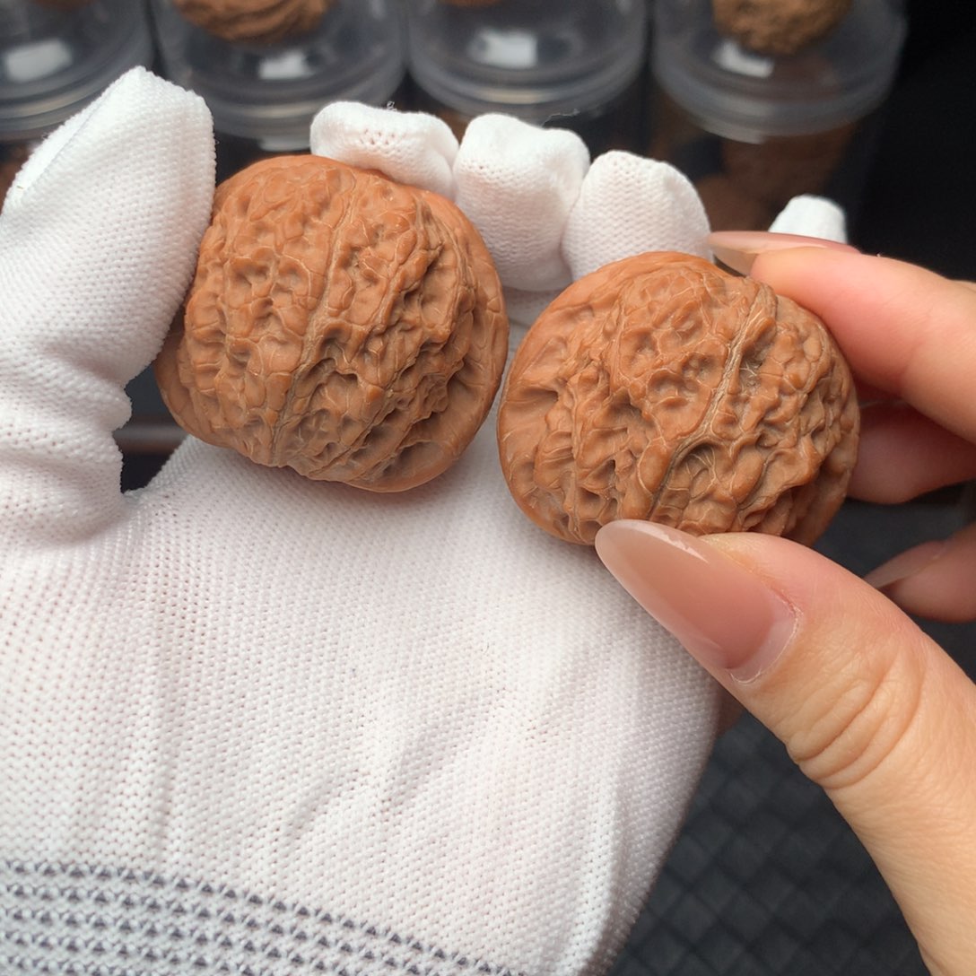 文玩核桃吊坠42血麒麟